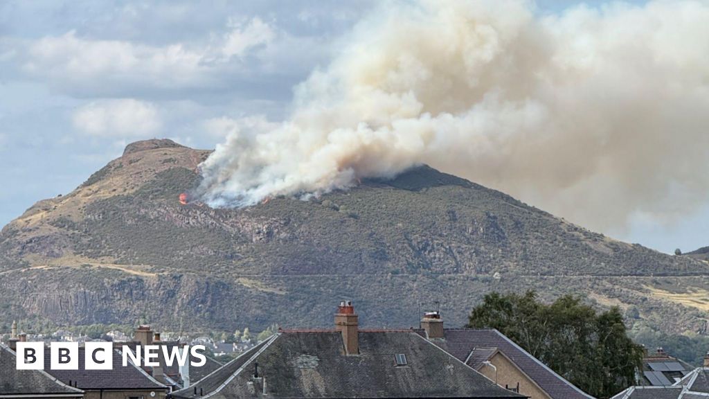 Firefighters tackle large blaze on Arthur's Seat in Edinburgh