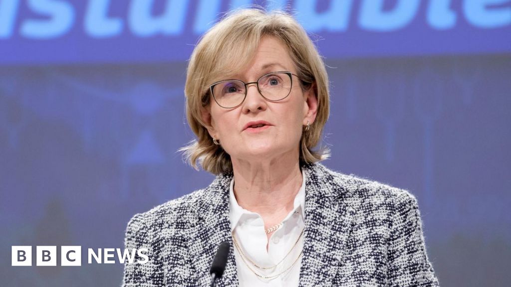 Fine Gael candidate withdraws from Irish presidential race