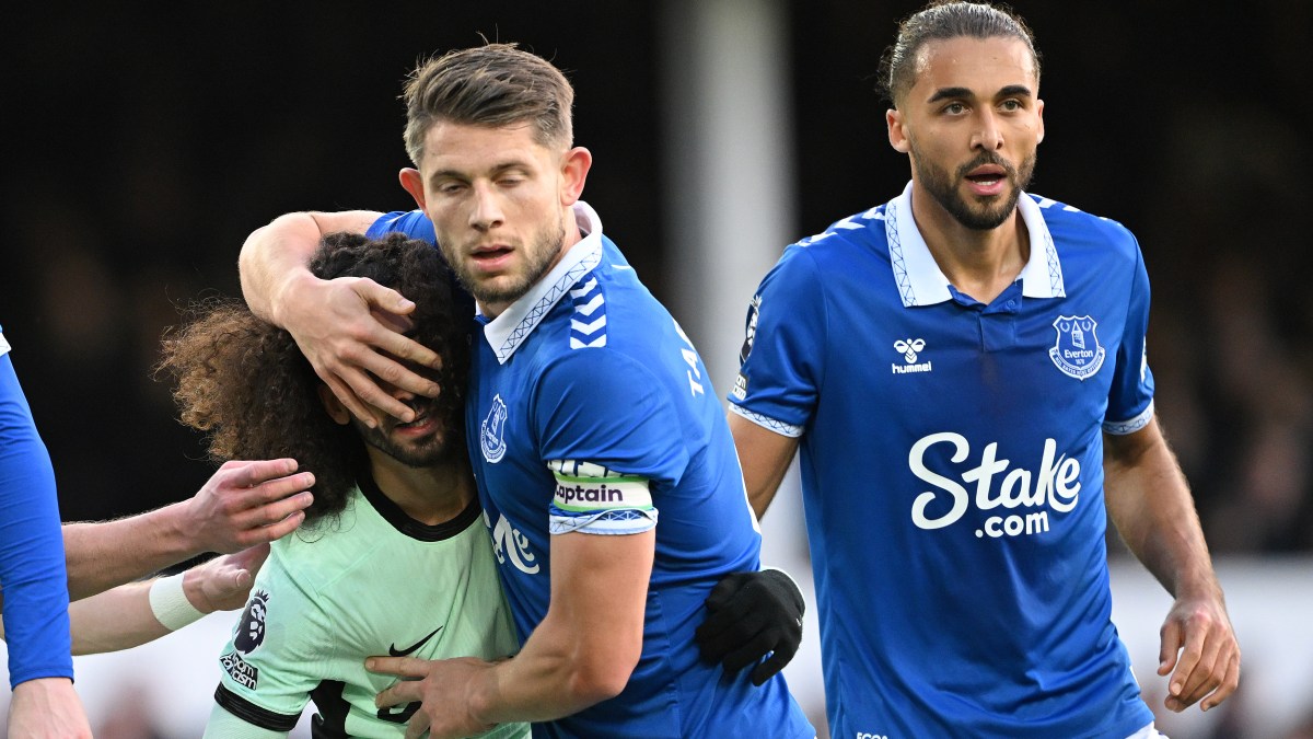 Premier League referees to crack down on set-piece grappling