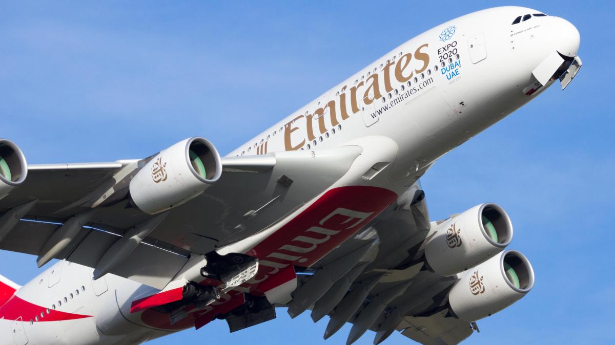 Emirates to ban power bank use during flights