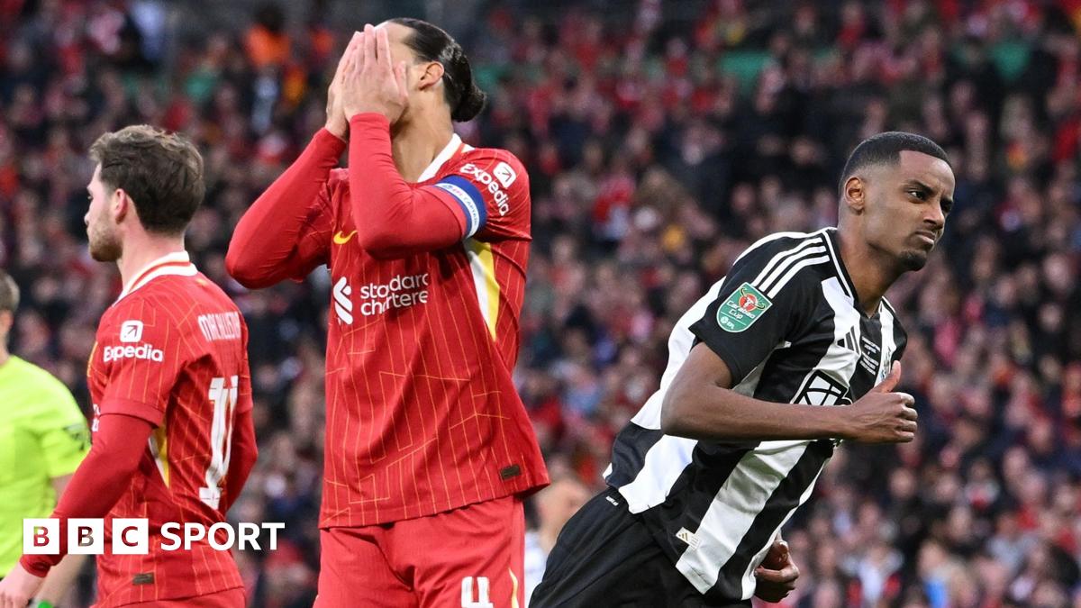 England women lift trophy