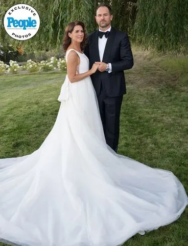 Minted Photography Jillian Harris (left) and Justin Pasutto (right) at their wedding.