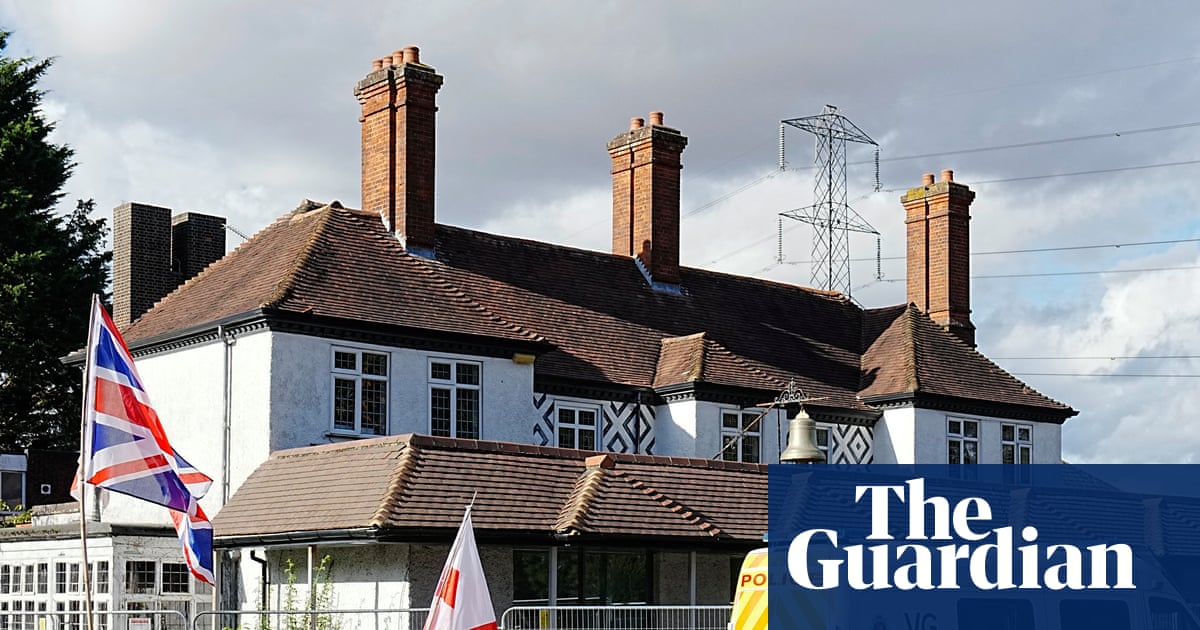 Labour must act to close asylum hotels or face Reform poll gains, ex-minister warns | Immigration and asylum