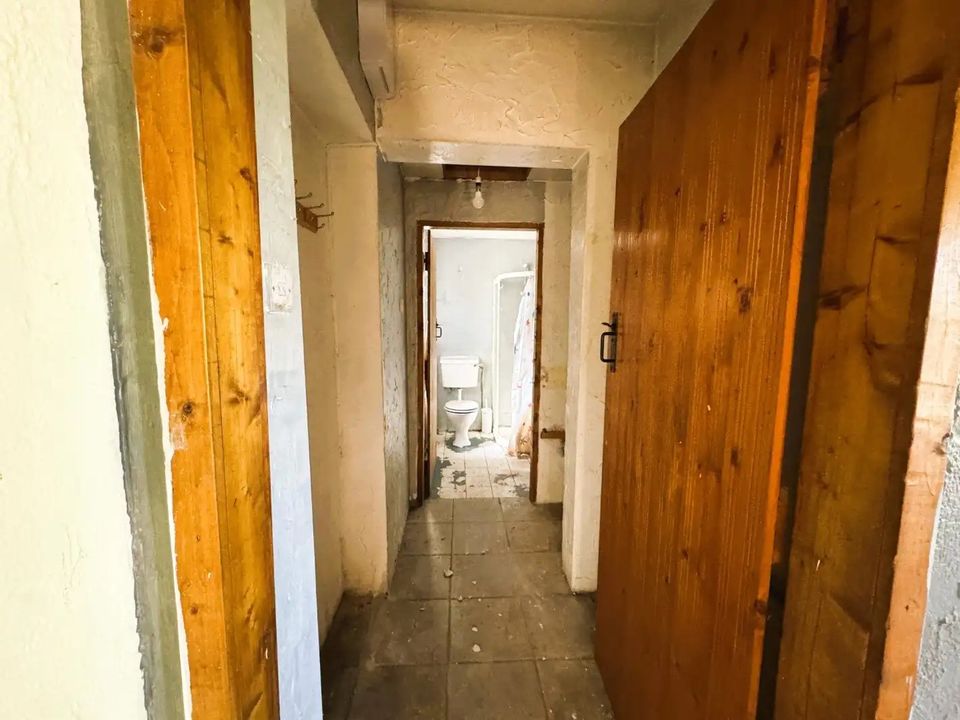 Photo of the home up for auction