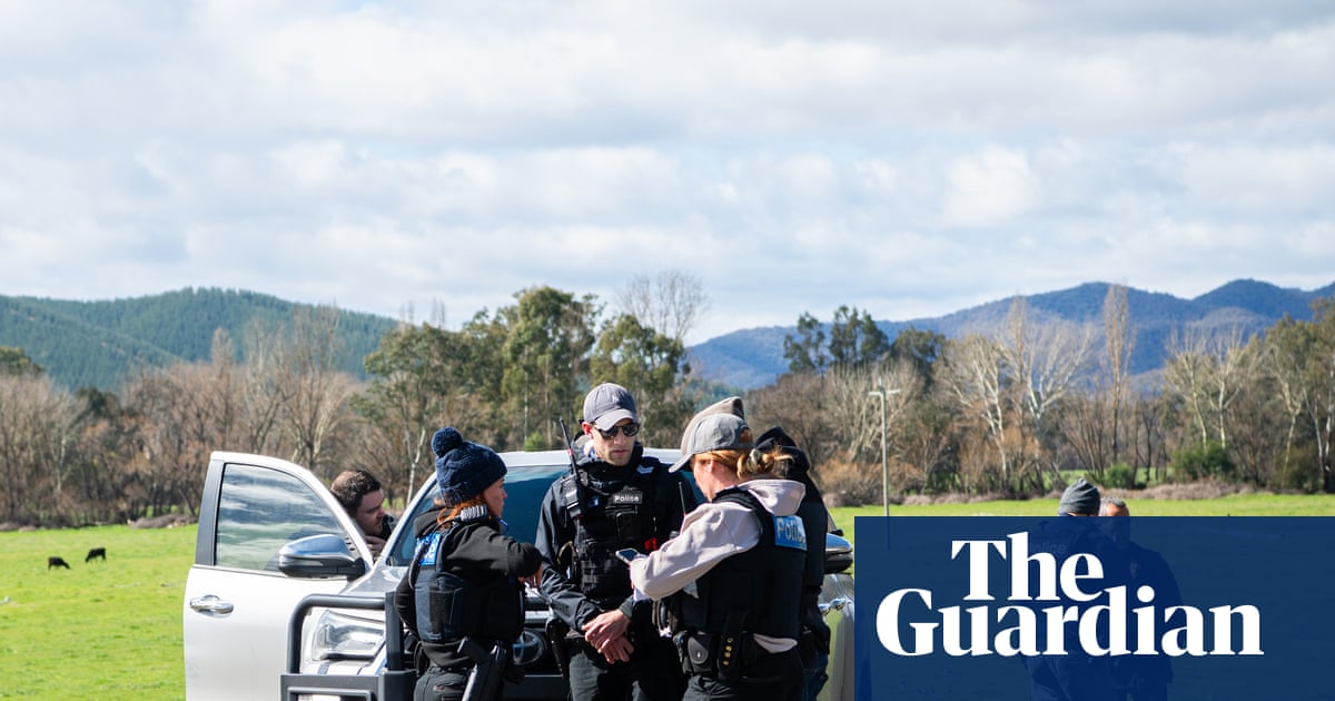 Man, 61, arrested in alpine hunt for suspected Porepunkah gunman Dezi Freeman | Porepunkah shooting