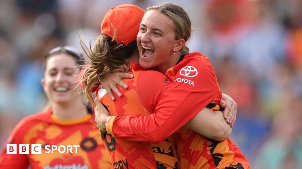 England women lift trophy