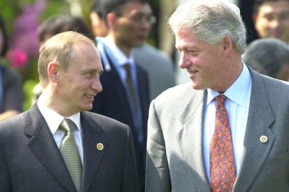 Vladimir Putin and Bill Clinton meet in Japan in July 2000.