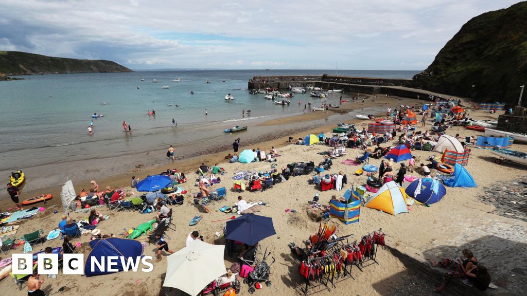 Wind and tide warning after six south west rescues in an hour