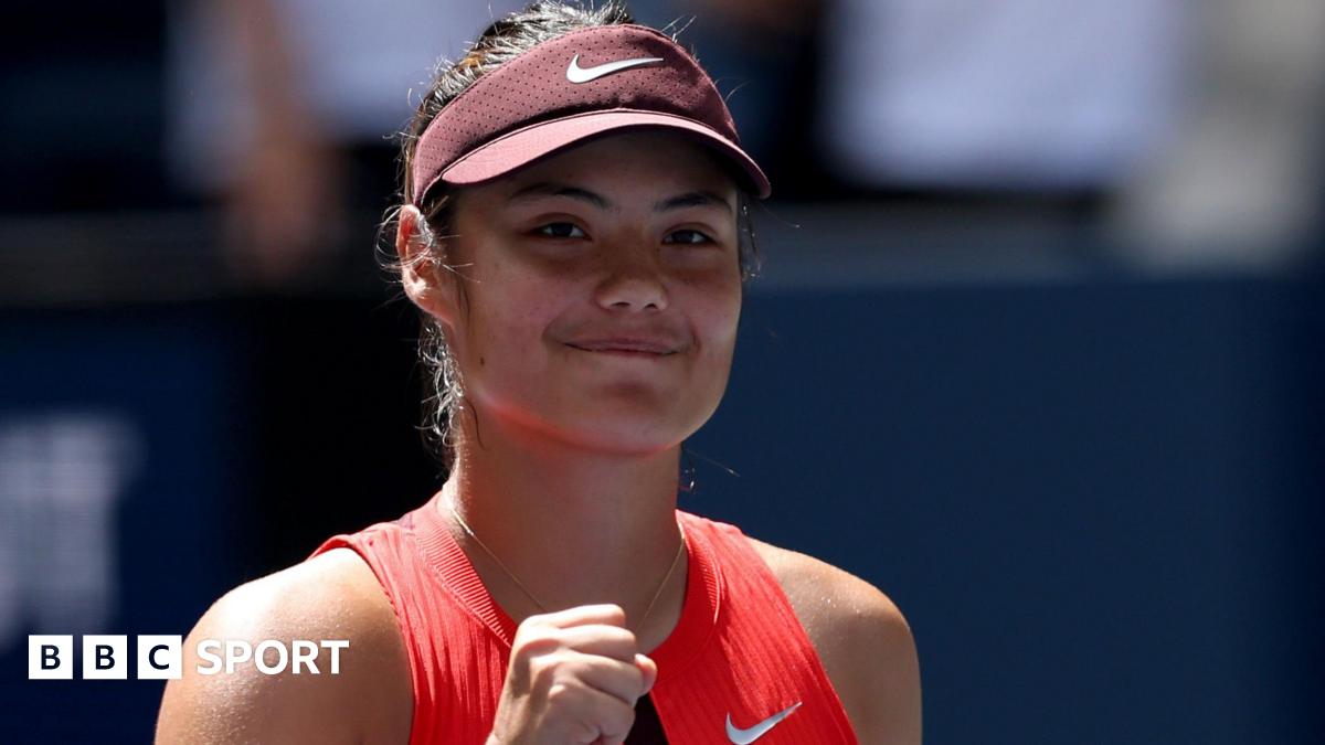 England women lift trophy