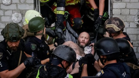 Several killed as Russia strikes residential building in Kharkiv before peace talks – video