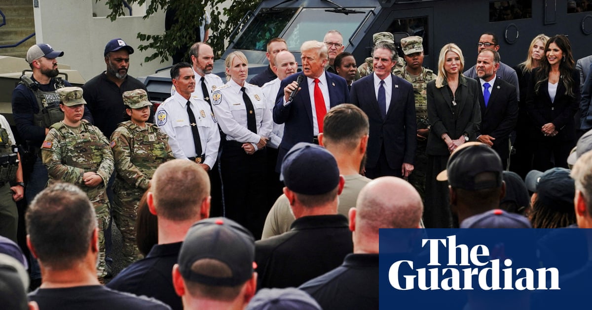 Trump visits DC police station and boasts of success of crime crackdown | Washington DC