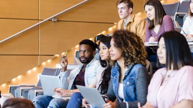 Students dey reasin togeda