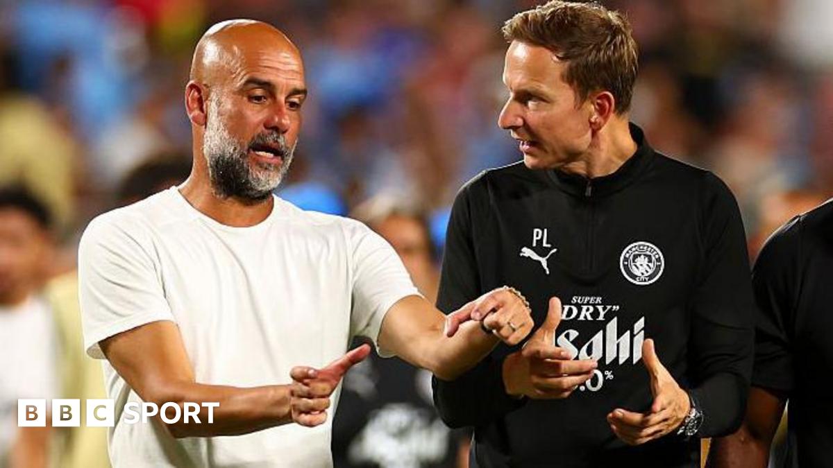 Pep Guardiola and Pep Lijnders talk to each other