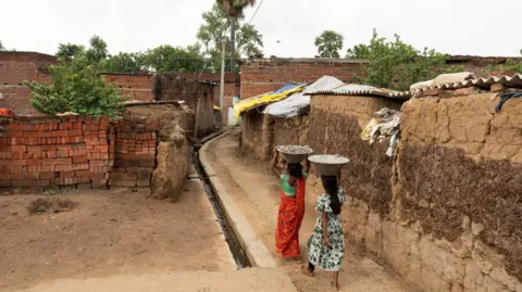 Afzal Adeeb Khan/ BBC Danara village in Bihar