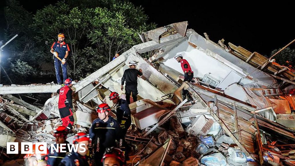 Turkey earthquake flattens buildings in Balikesir province