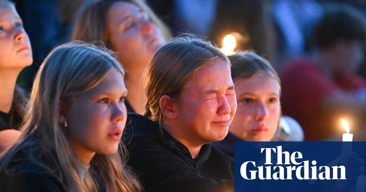 ‘God, come to our aid’: Community gathers to pray for victims of Minneapolis school shooting | Minneapolis school shooting