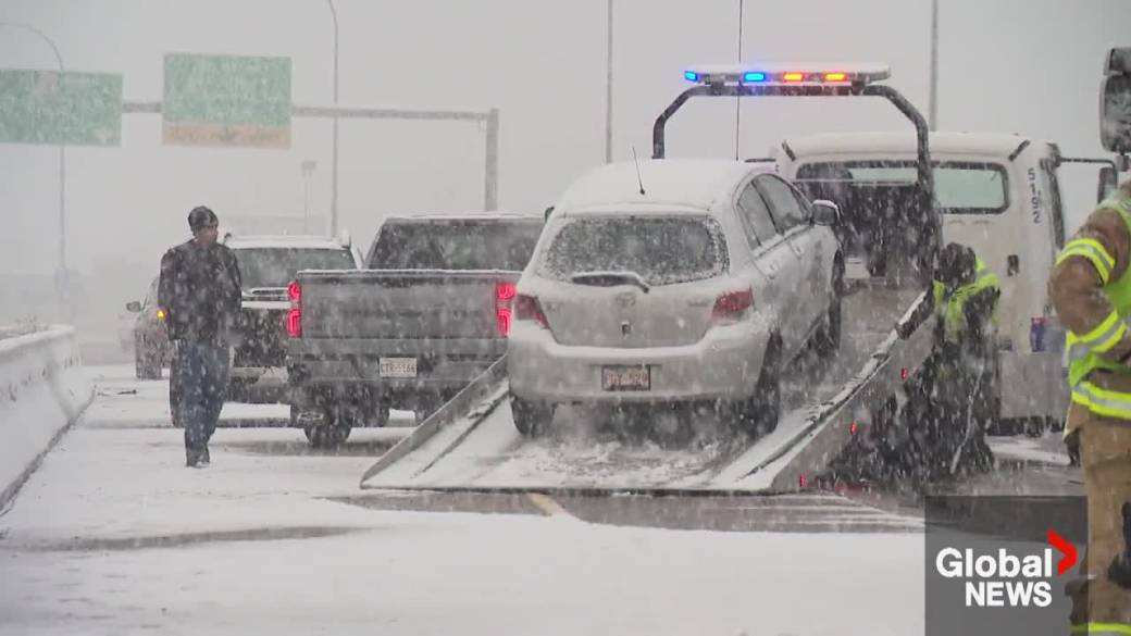 Click to play video: 'Alberta Motor Association warns drivers about ‘predatory towing’'