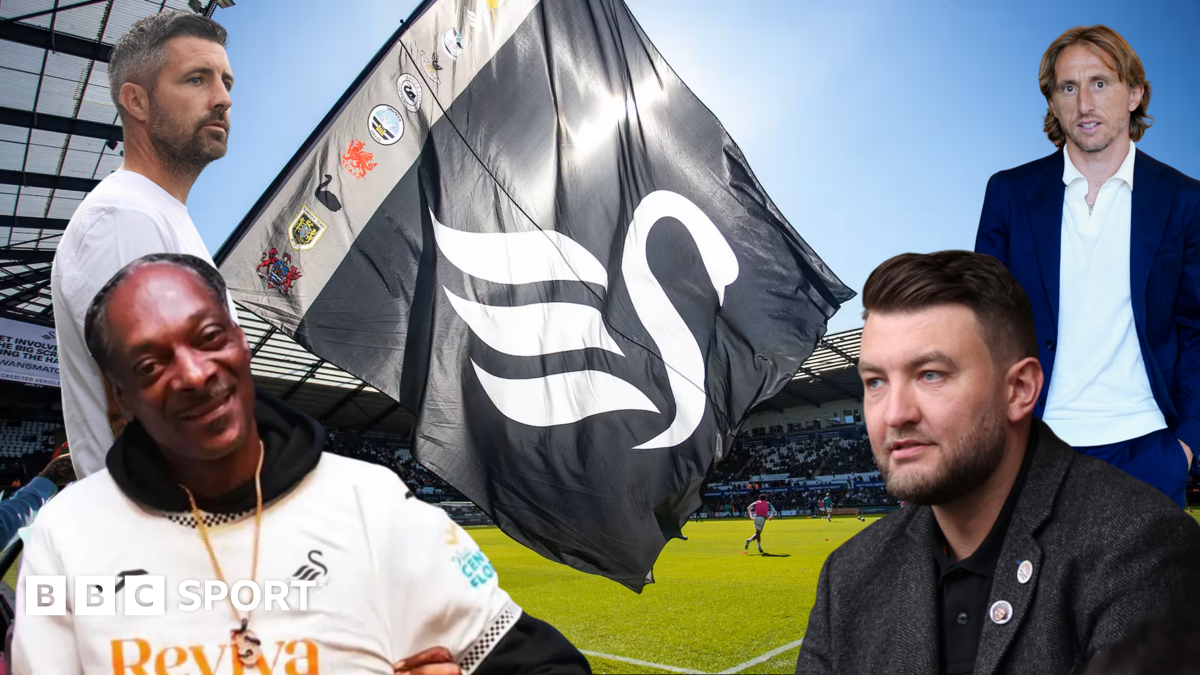 Maro Itoje with Lions fans