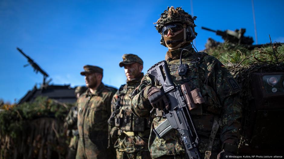 Germany debates sending peacekeeping troops to Ukraine – DW – 08/23/2025