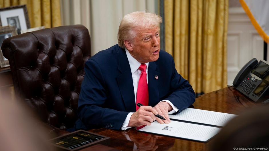 Canada rate raised as deal deadline hits – DW – 08/01/2025