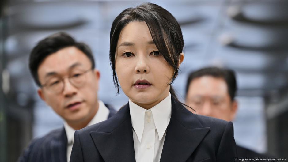 South Korea's ex-first lady charged with bribery – DW – 08/29/2025