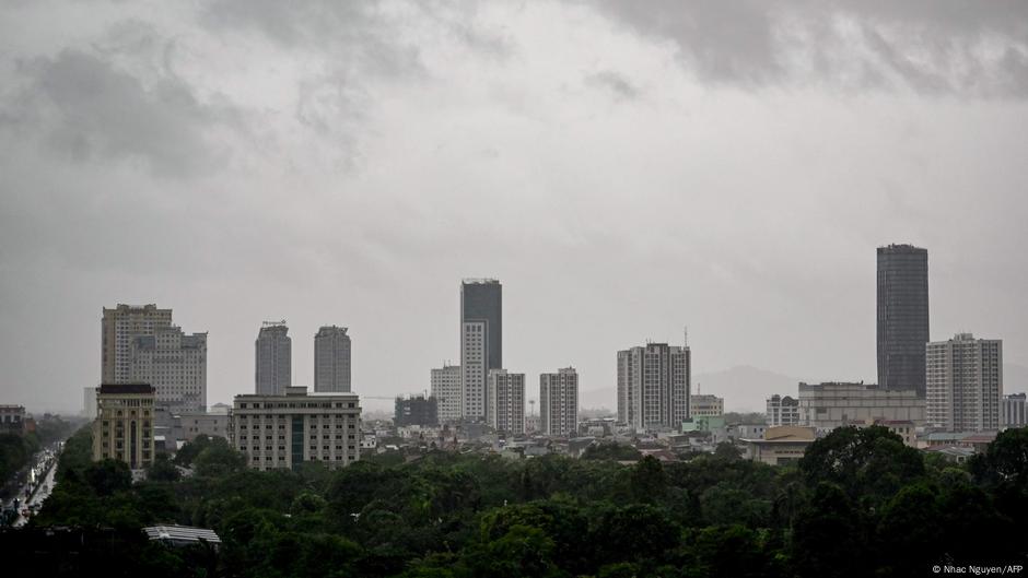 500,000 to be evacuated as Typhoon Kajiki nears – DW – 08/24/2025