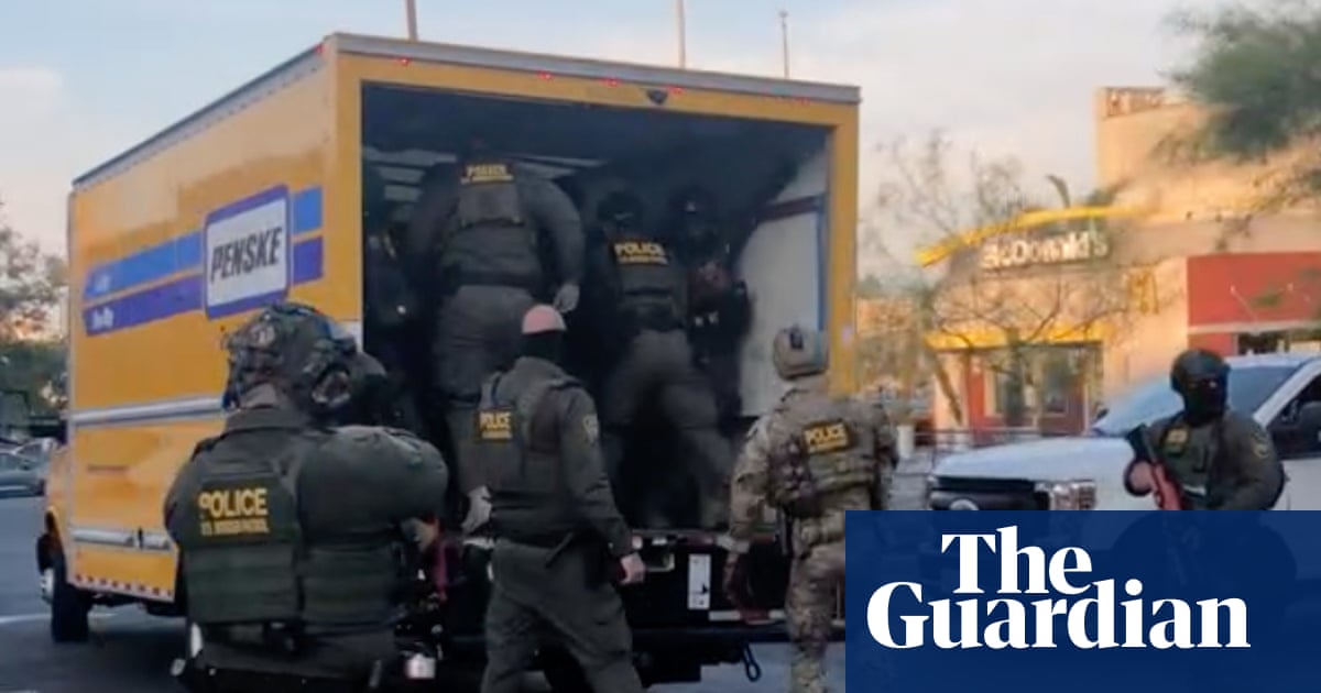Border patrol agents jump out of rental truck and ambush people at LA Home Depot | US immigration