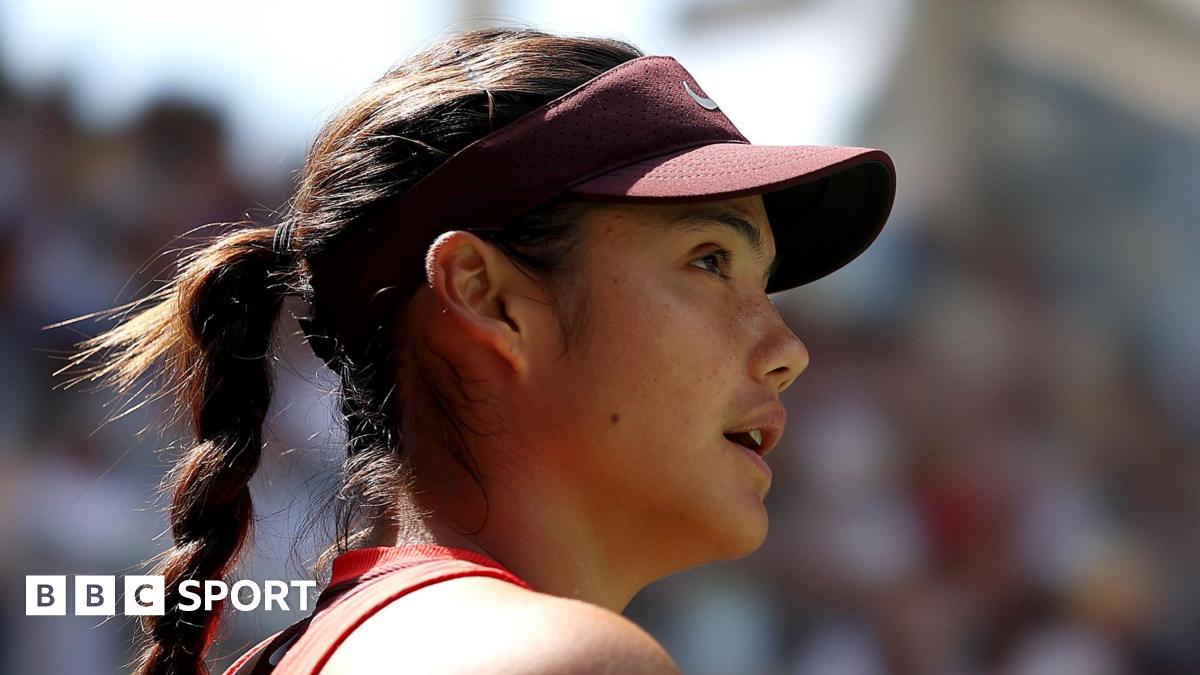 Emma Raducanu looks to her team at the 2025 US Open