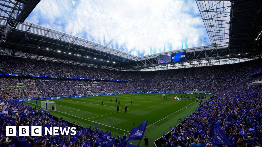 Everton fans celebrate first Hill Dickinson Stadium league game