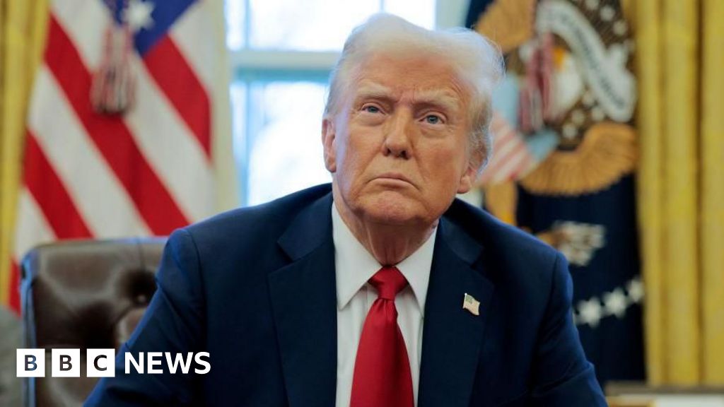 Net immigration falls sharply, data suggests