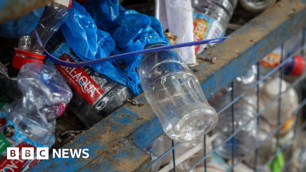 Can countries solve the plastic pollution problem?
