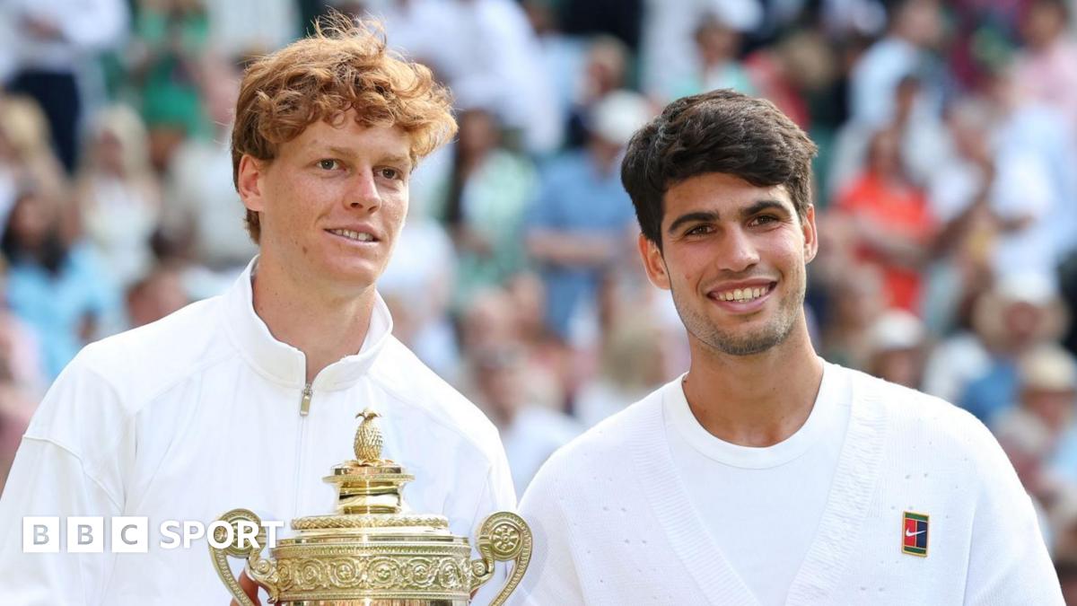 England women lift trophy