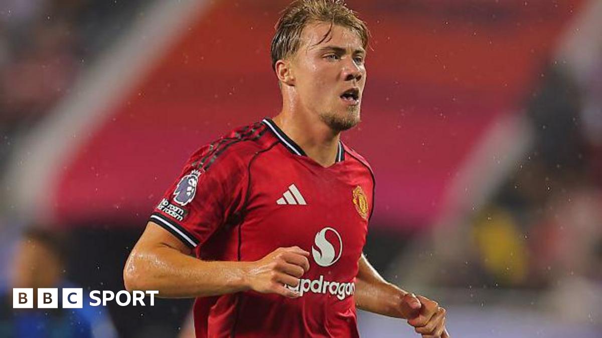 Maro Itoje with Lions fans