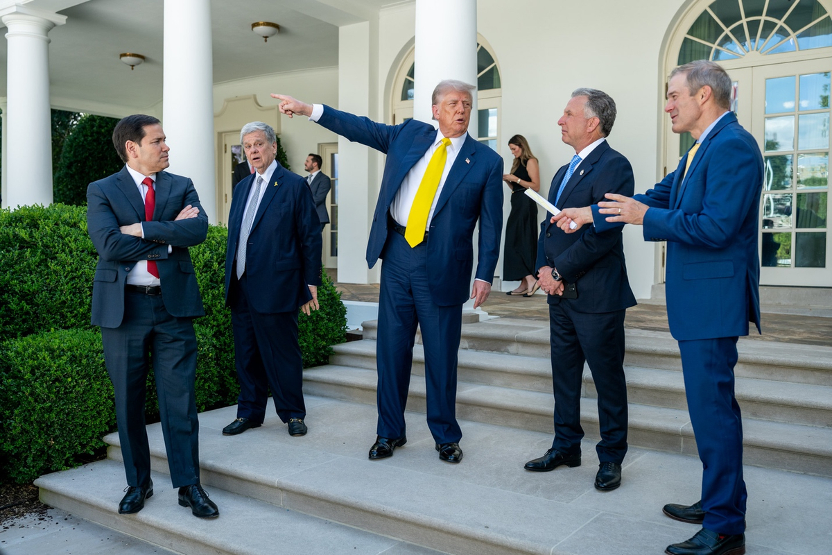 Trump Condemns ‘Disgusting’ Russian Strikes on Kyiv, Dispatches Witkoff to Moscow