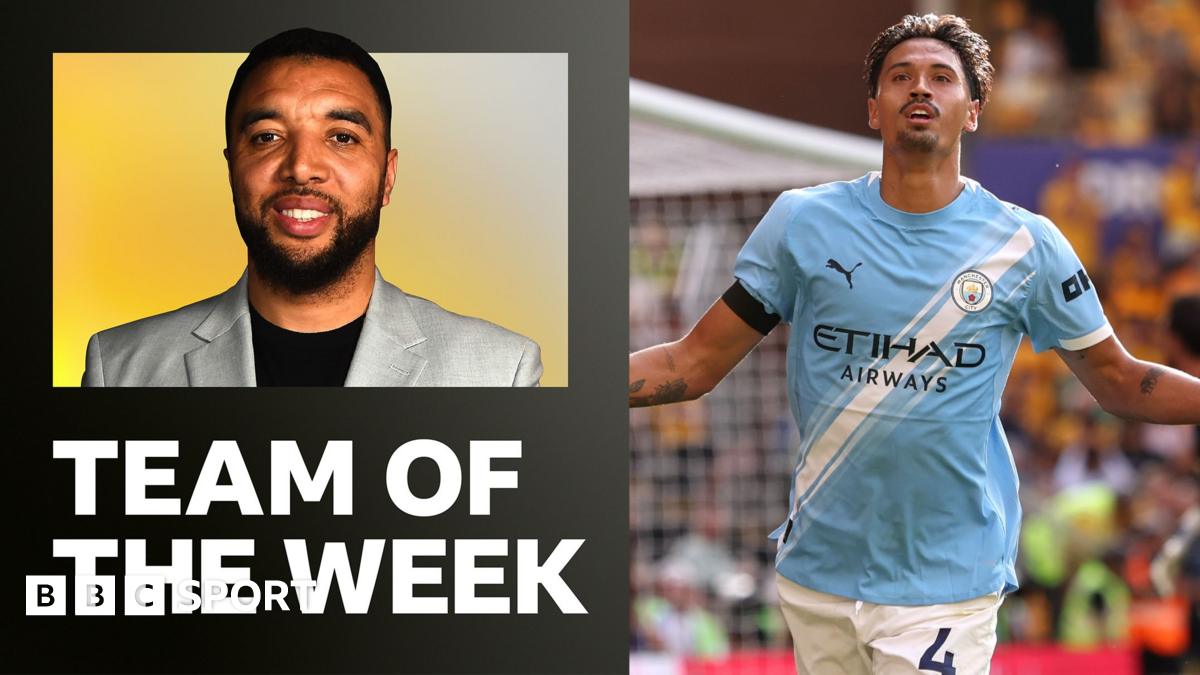 Graphic showing Troy Deeney's team of the week in a 4-3-3 formation