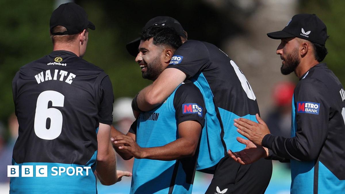 Khurram Shahzad takes a wicket for Worcestershire