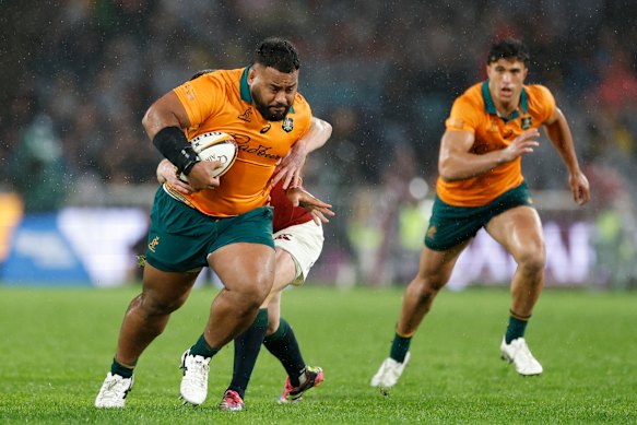 Taniela Tupou makes a break