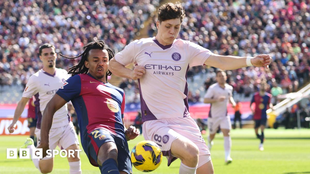 Ladislav Krejci playing for Girona against Barcelona