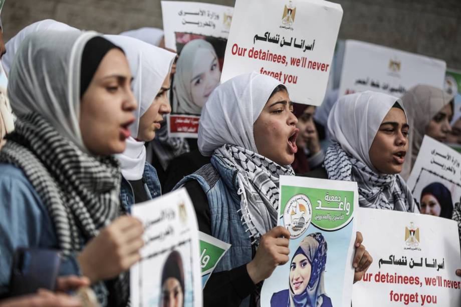 Israel used police dogs to attack Palestinian female detainees – Middle East Monitor