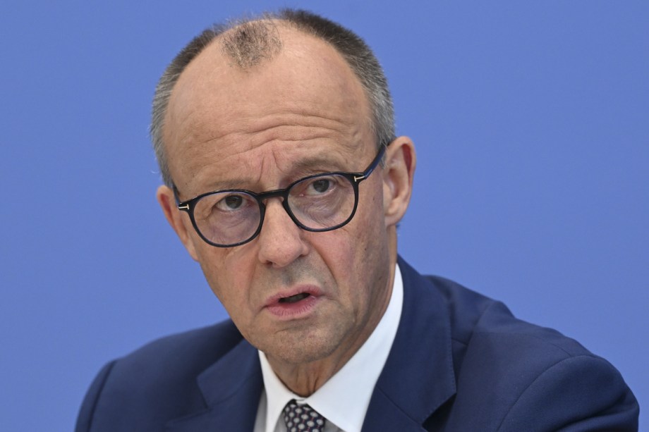 200 German celebrities, journalists call on chancellor to take tougher stance on Israel – Middle East Monitor