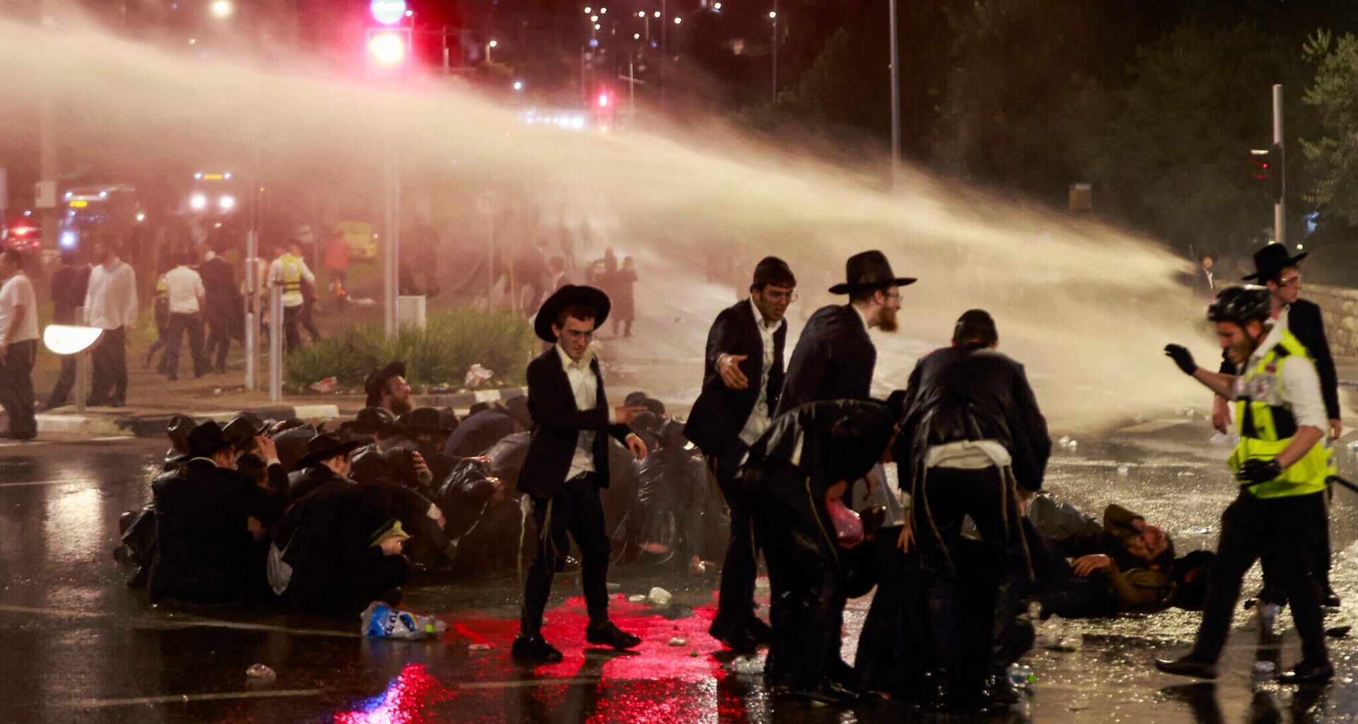 Haredi protesters clash with cops in Jerusalem, Bnei Brak as leaders vow war against draft
