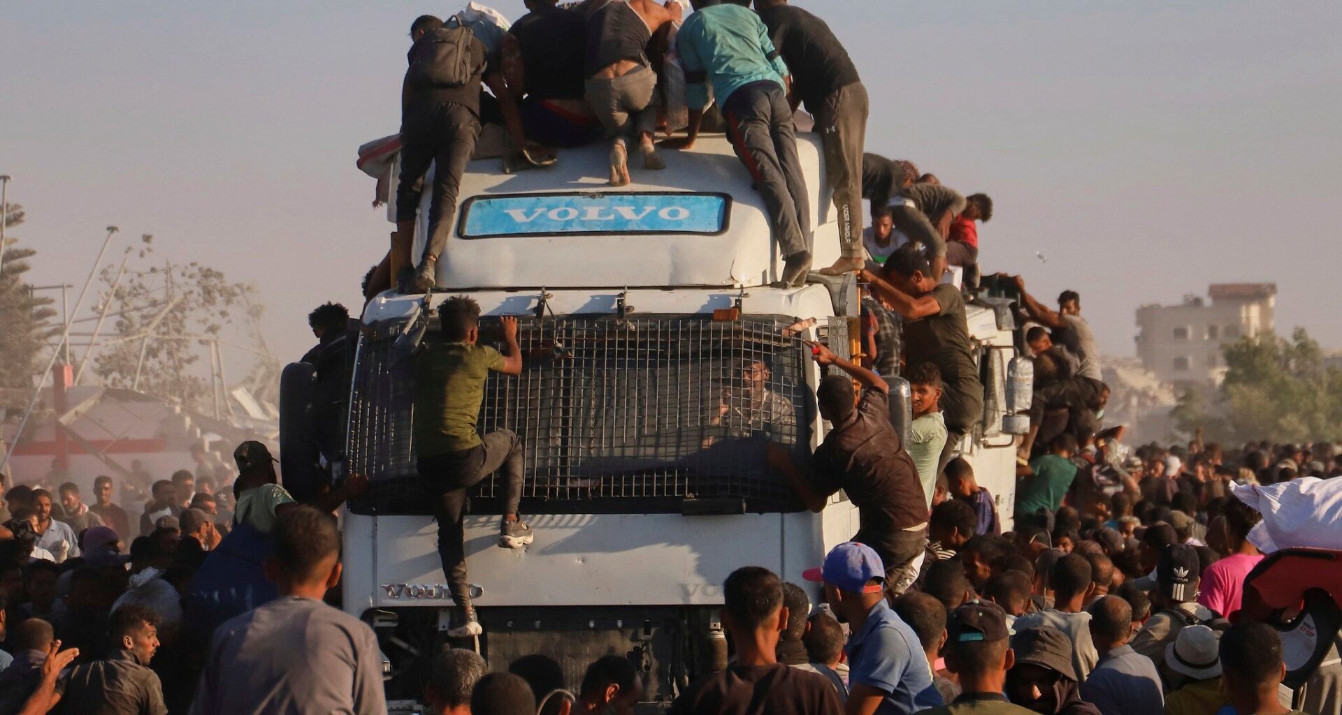 Almost 9 in 10 aid trucks looted before reaching Gaza destinations, UN figures show