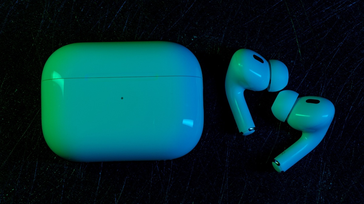 AirPods-Pro-2-with-Buds-and-Case-side-by-side