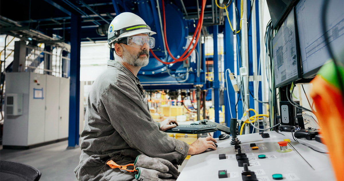 Apple increases U.S. commitment to $600 billion, announces ambitious program