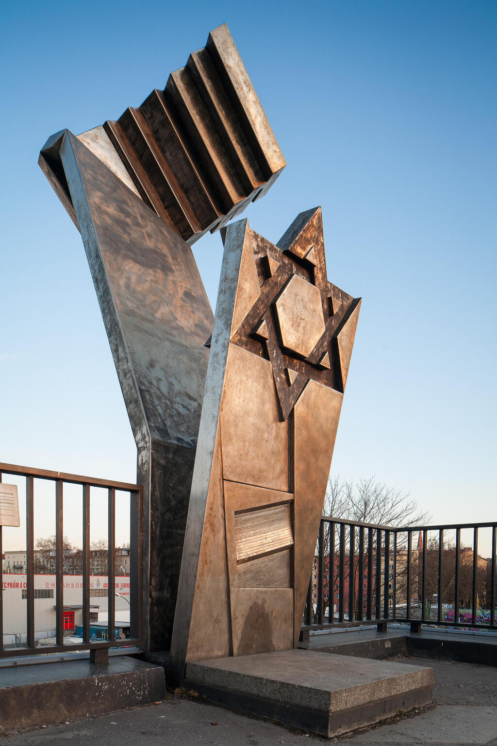 האנדרטה בברלין. ארכיון