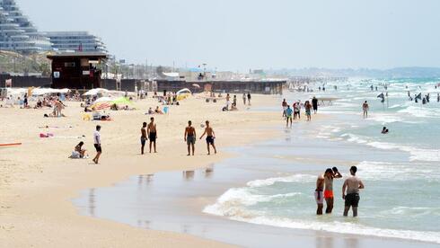Scorching temperatures sweep Israel on last day of summer break