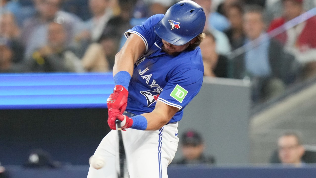 Barger's clutch hit helps Blue Jays rally to win slugfest over Twins