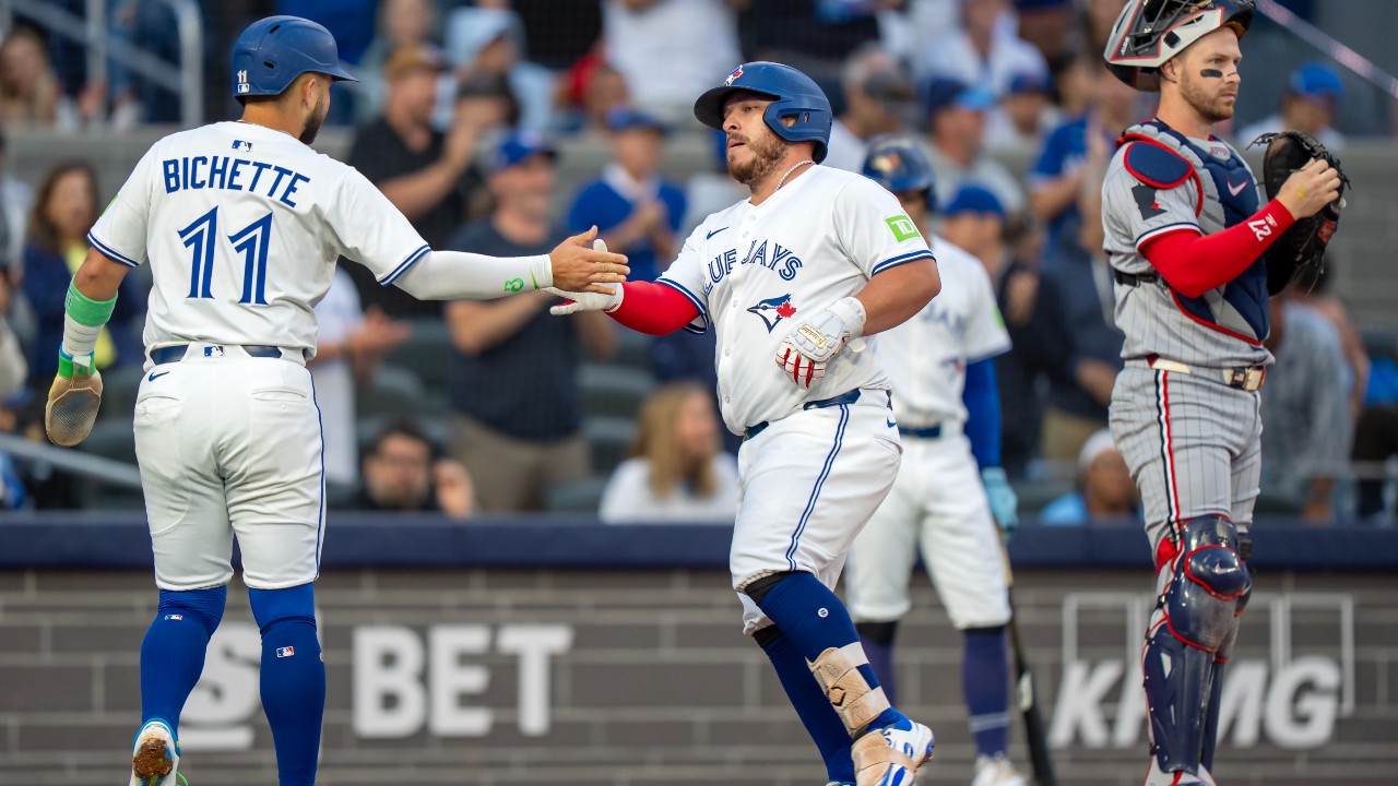 Blue Jays check plenty of boxes in lopsided win over Twins