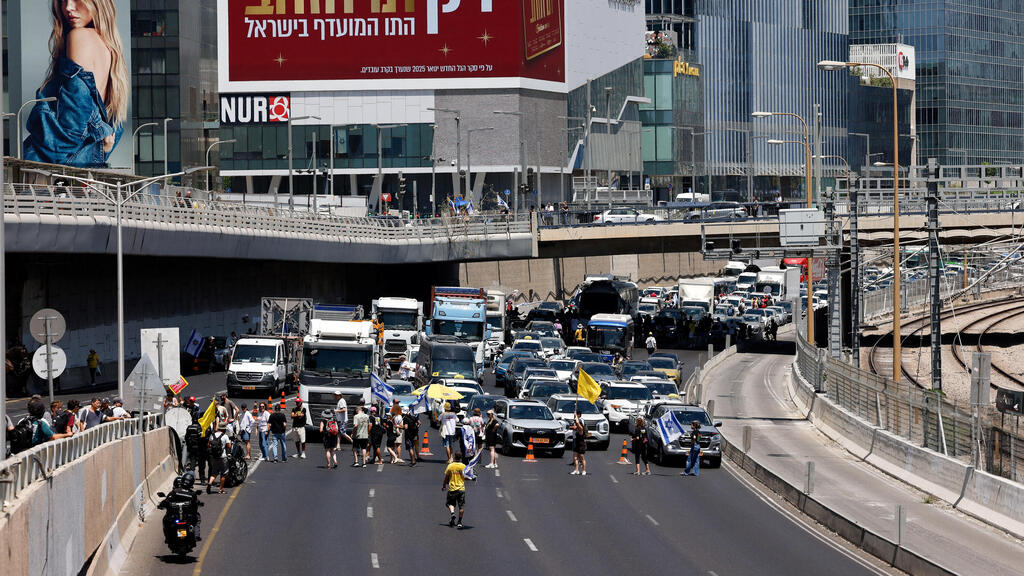 חסימות והפגנות מחאה בכל רחבי הארץ למען החטופים - ישראל עוצרת למענם