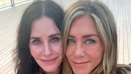 Courteney Cox and Jennifer Aniston shared a selfie recently. 